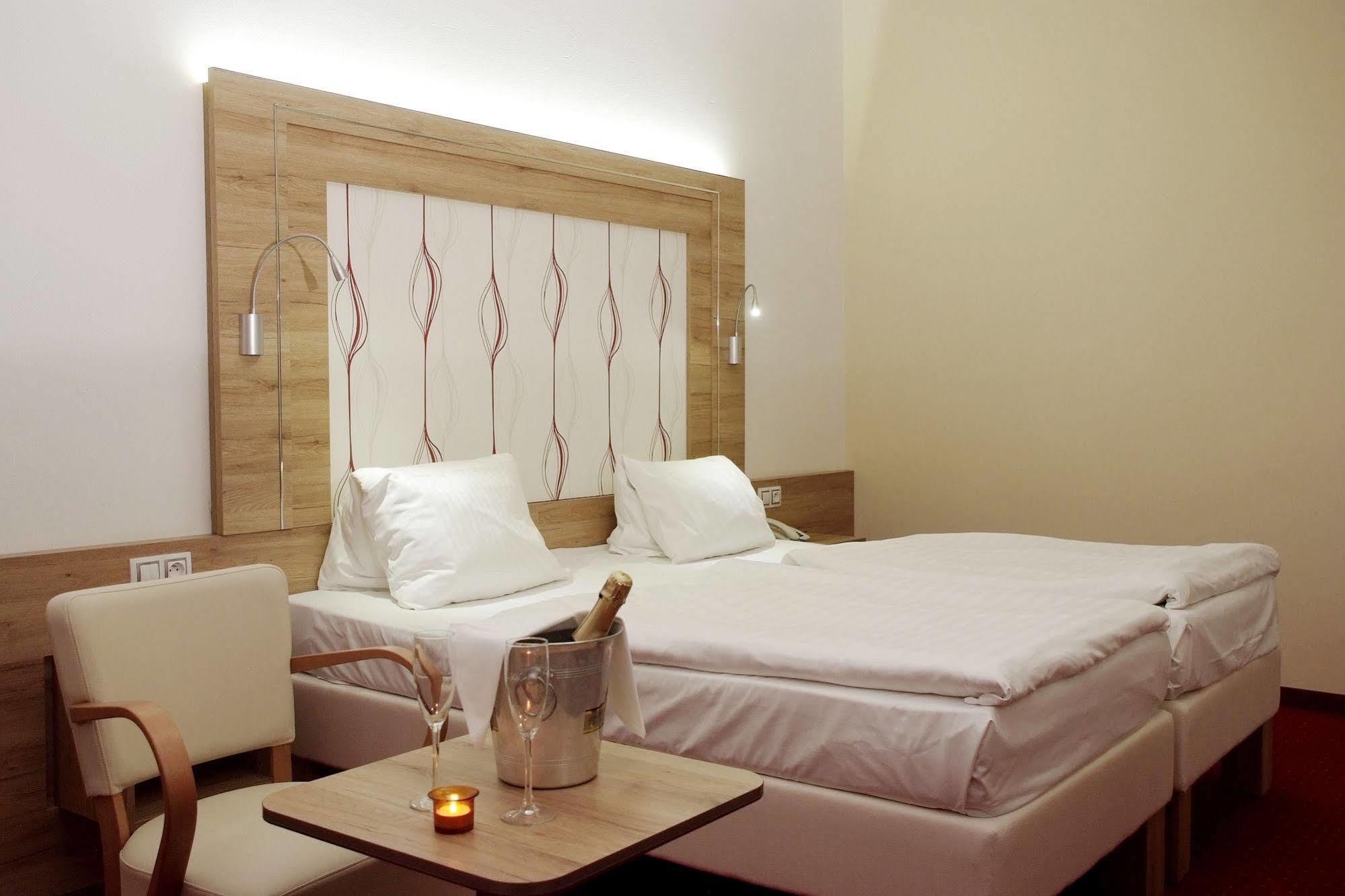 Royal Marianske Lazne Hotel Bagian luar foto